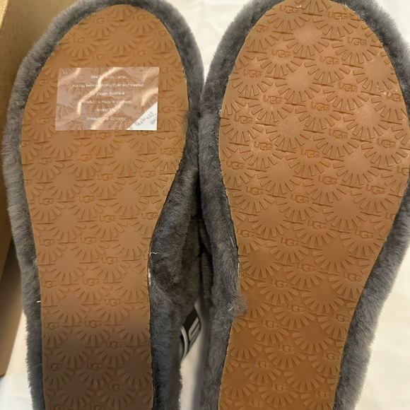 UGG Slides - Picture 4 of 5